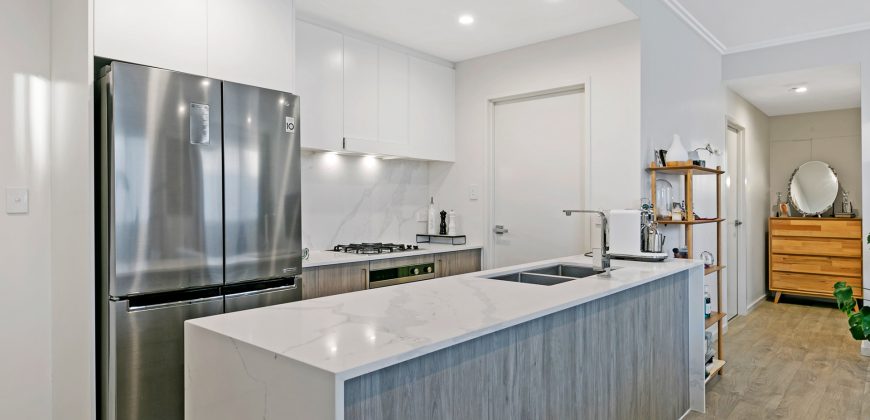 Immaculate Modern Apartment, Great Natural Light and Lift Access