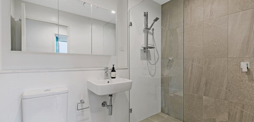 Immaculate Modern Apartment, Great Natural Light and Lift Access