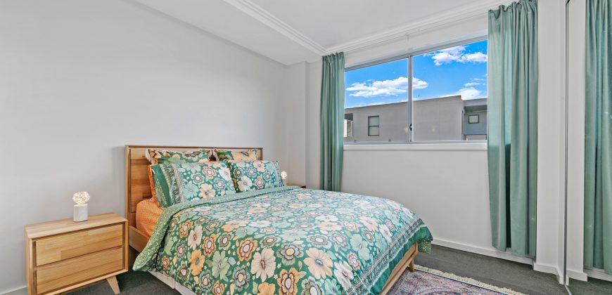 Immaculate Modern Apartment, Great Natural Light and Lift Access