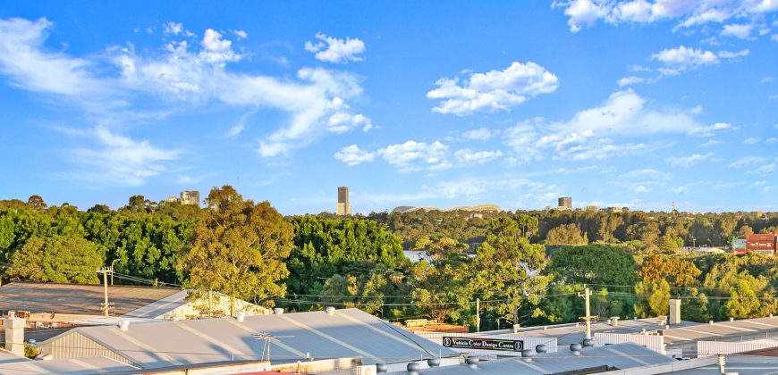 Immaculate Modern Apartment, Great Natural Light and Lift Access