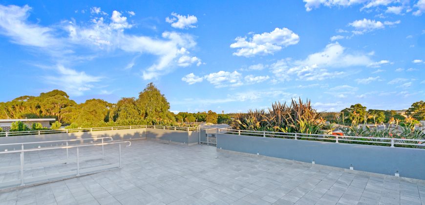 Immaculate Modern Apartment, Great Natural Light and Lift Access