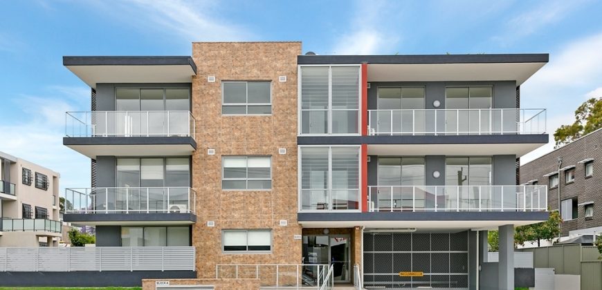 Immaculate Modern Apartment, Great Natural Light and Lift Access