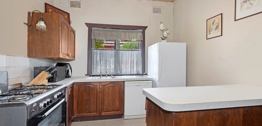 Sold By Andrew & Kelly of “Maison Bridge Property”