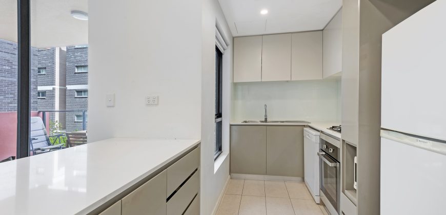 Modern Convenience, Quiet & Comfy Riverside Living