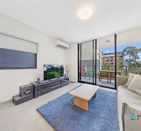 Modern Convenience, Quiet & Comfy Riverside Living