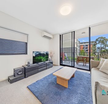 Modern Convenience, Quiet & Comfy Riverside Living