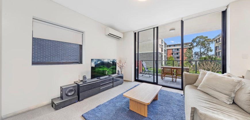 Modern Convenience, Quiet & Comfy Riverside Living