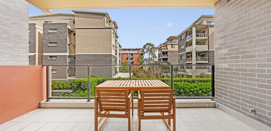 Modern Convenience, Quiet & Comfy Riverside Living