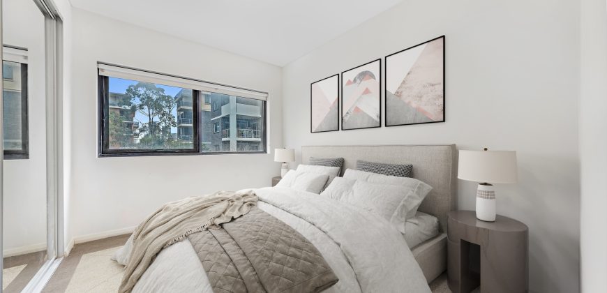 Modern Convenience, Quiet & Comfy Riverside Living