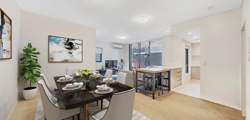 Modern Convenience, Quiet & Comfy Riverside Living