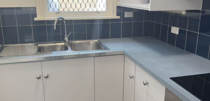 Beautiful 2 Bedroom Timber Floor Family Home ! Beautiful 2 Bedroom Timber Floor Family Home !