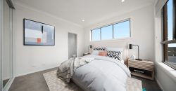 Top-Floor Apartment with Bright Interiors and Scenic District Views Top-Floor Apartment with Bright Interiors and Scenic District Views