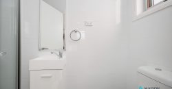 Top-Floor Apartment with Bright Interiors and Scenic District Views Top-Floor Apartment with Bright Interiors and Scenic District Views