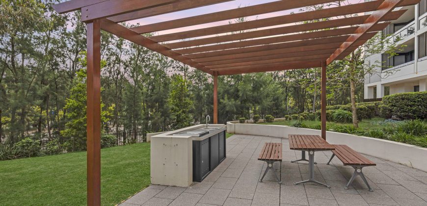 Stylish Two-Bedroom with Panoramic Green Lush & CBD Views