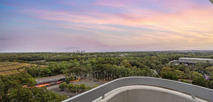 Stylish Two-Bedroom with Panoramic Green Lush & CBD Views