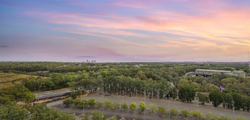 Stylish Two-Bedroom with Panoramic Green Lush & CBD Views