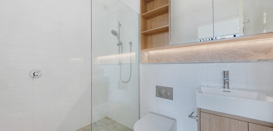 Sunlit Corner Apartment in a Peaceful yet Convenient Hornsby Location