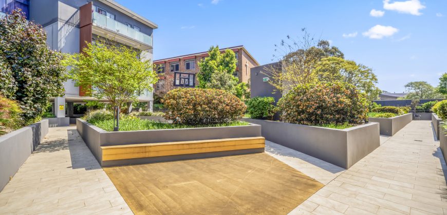 Premium 3-Bedroom Residence, From the Heart of Eastwood Premium 3-Bedroom Residence, From the Heart of Eastwood