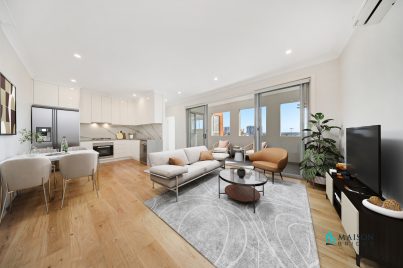 Top-Floor Apartment with Bright Interiors and Scenic District Views