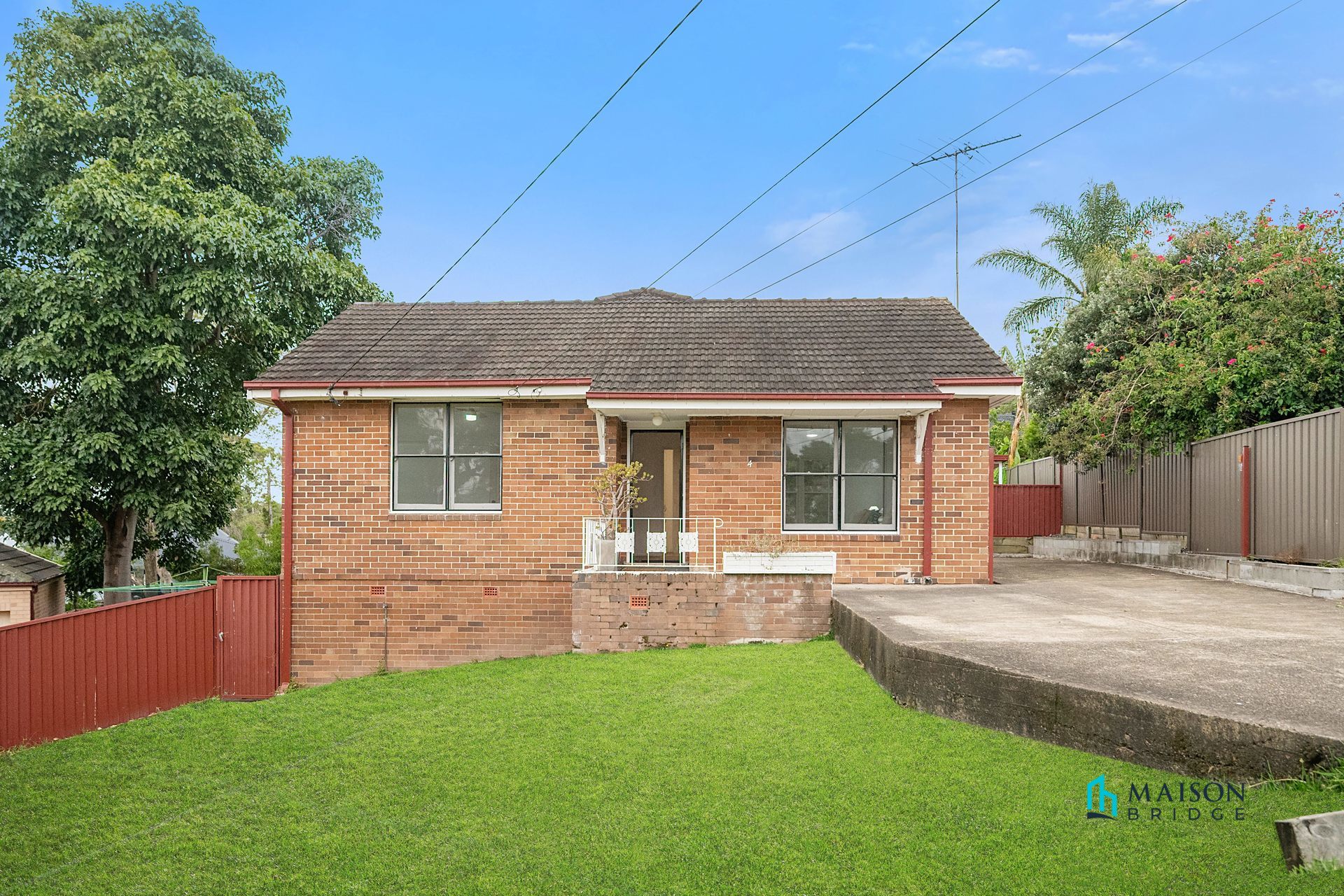 Quiet Cul-de-sac Living on a Generous 897.9 sqm Parcel