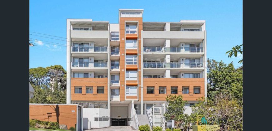 Top-Floor Apartment with Bright Interiors and Scenic District Views