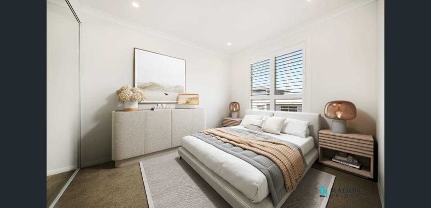 Top-Floor Apartment with Bright Interiors and Scenic District Views