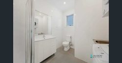 Top-Floor Apartment with Bright Interiors and Scenic District Views