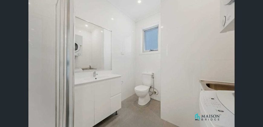 Top-Floor Apartment with Bright Interiors and Scenic District Views