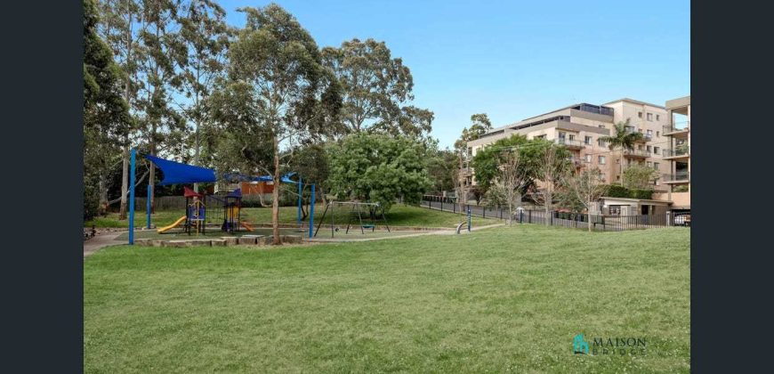 Top-Floor Apartment with Bright Interiors and Scenic District Views