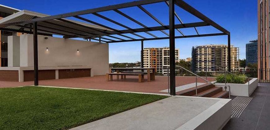 Modern 1 Bedroom Apartment In Prime Parramatta Location (Entrance at Baludarri Dr)