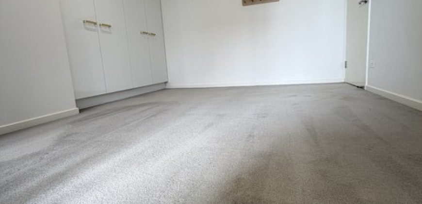 Modern 1 Bedroom Apartment In Prime Parramatta Location (Entrance at Baludarri Dr)