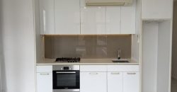 Modern 1 Bedroom Apartment In Prime Parramatta Location (Entrance at Baludarri Dr)