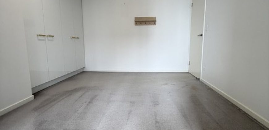 Modern 1 Bedroom Apartment In Prime Parramatta Location (Entrance at Baludarri Dr)