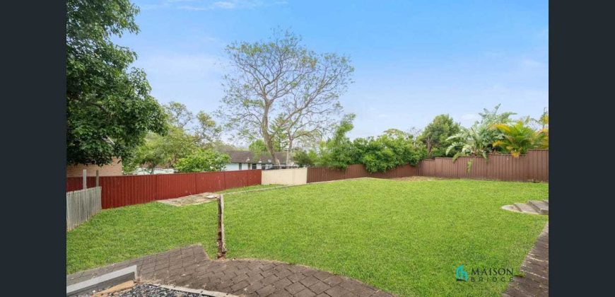 Spacious Family Home with Double Parking in Quiet Cul-de-Sac
