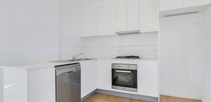Modern 2-Bedroom Apartment with Prime Carlingford Convenience