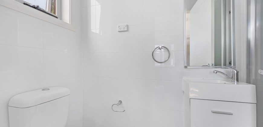 Modern 2-Bedroom Apartment with Prime Carlingford Convenience