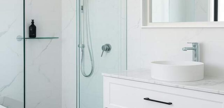 5 Bedrooms House in Heart of West Ryde