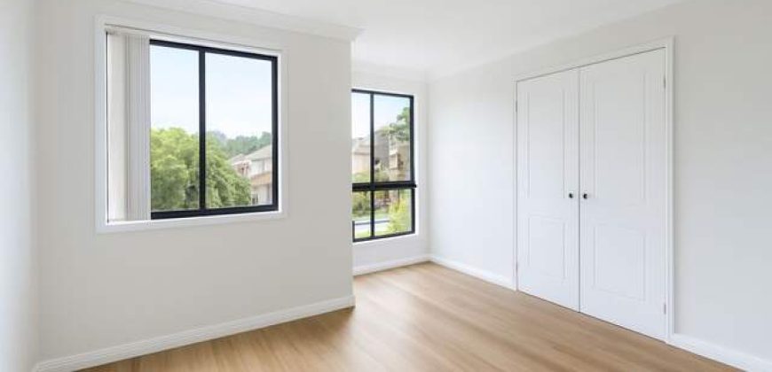 5 Bedrooms House in Heart of West Ryde