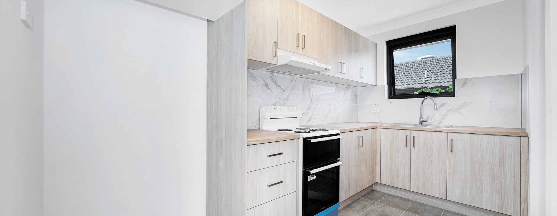 EXCEPTIONAL 2 BEDROOM FULLY RENOVATED UNIT IN HEART OF MERRYLANDS