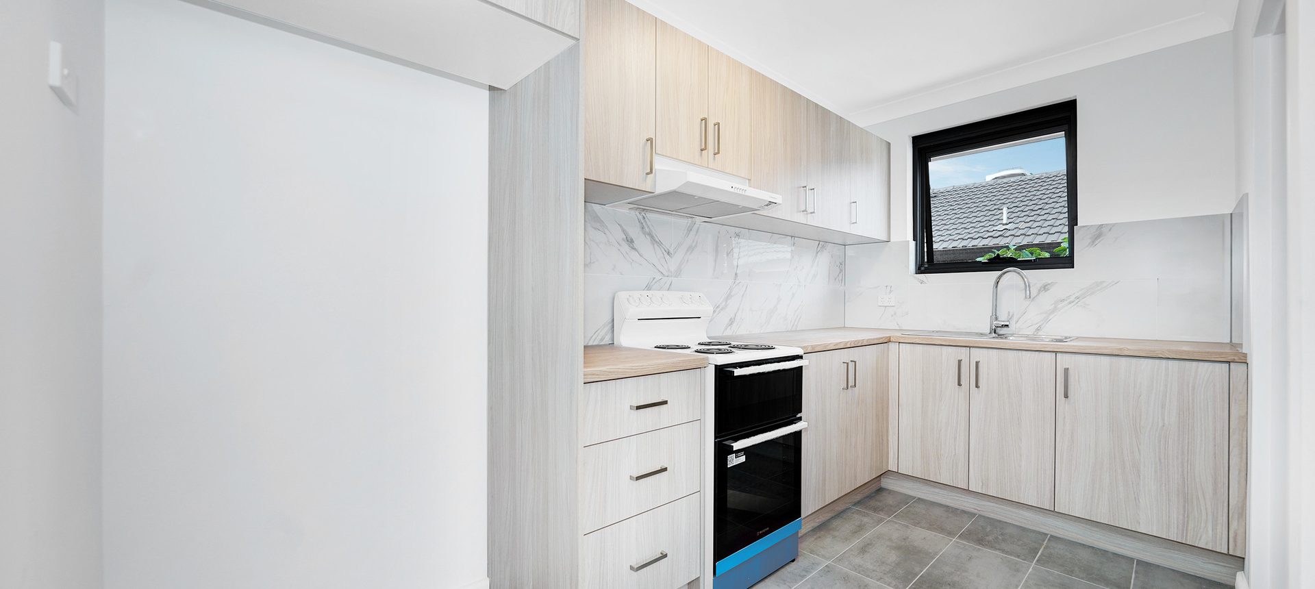 EXCEPTIONAL 2 BEDROOM FULLY RENOVATED UNIT IN HEART OF MERRYLANDS