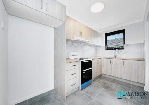 EXCEPTIONAL 2 BEDROOM FULLY RENOVATED UNIT IN HEART OF MERRYLANDS