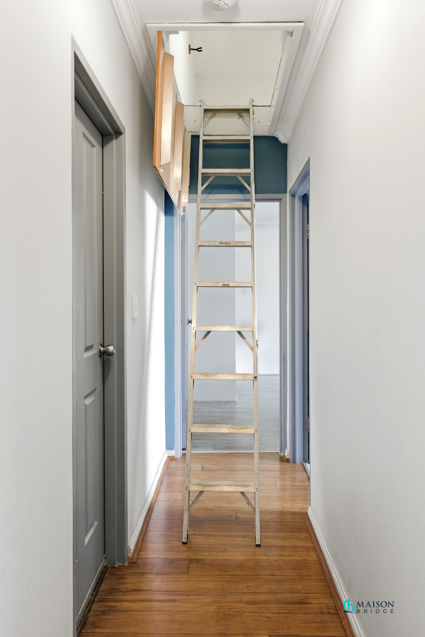 Sold by Sandy Shi “Maison Bridge Property”