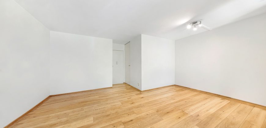 Spacious CBD Unit with Ultimate Convenience