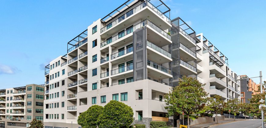 Modern Apartment with Strong Rental Appeal in Prime Riverside Location
