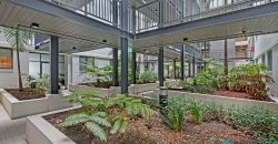 Stylish Ground Floor Apartment with Versatile Winter Garden