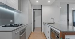 Stylish Ground Floor Apartment with Versatile Winter Garden