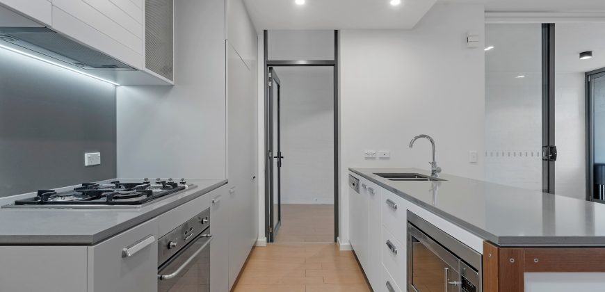 Stylish Ground Floor Apartment with Versatile Winter Garden