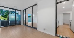 Stylish Ground Floor Apartment with Versatile Winter Garden