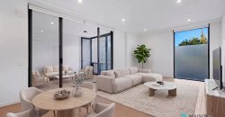 Stylish Ground Floor Apartment with Versatile Winter Garden
