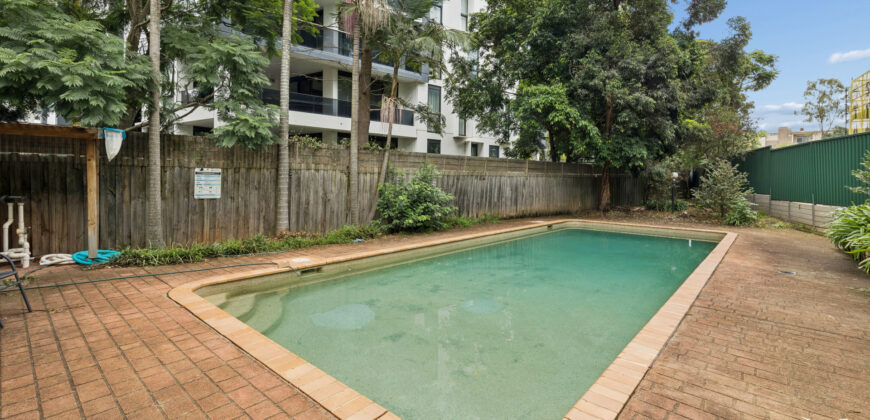 Sold by Sandy Shi “Maison Bridge Property”